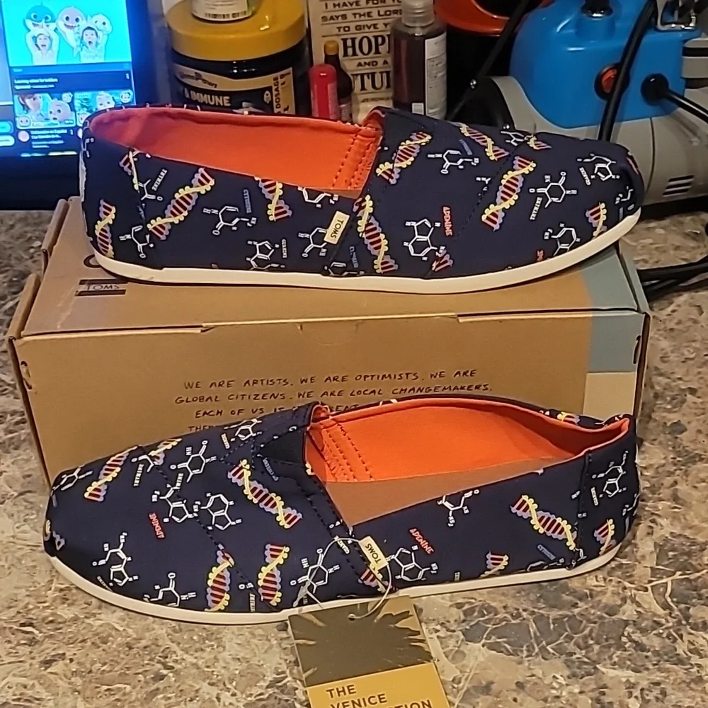 NIB Toms Warm Classic Navy Canvas Glow In the Dark DNA Print Slip-On Size 11 W - Picture 2 of 7